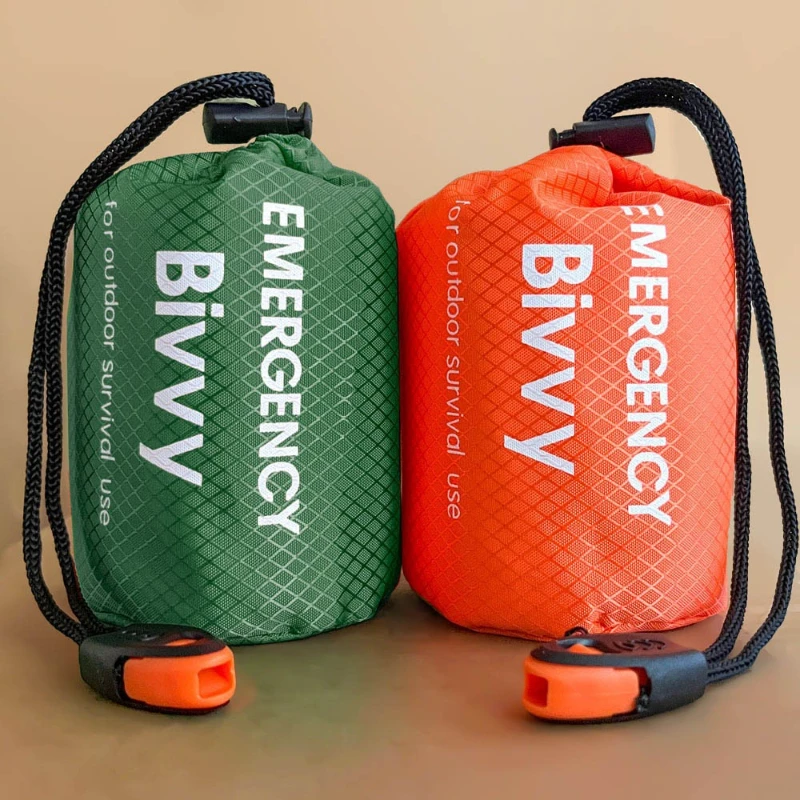 緊急用寝袋サバイバルブランケット サーマルマイラービビーサッ - Bivy Bag Emergency のレビューと価格