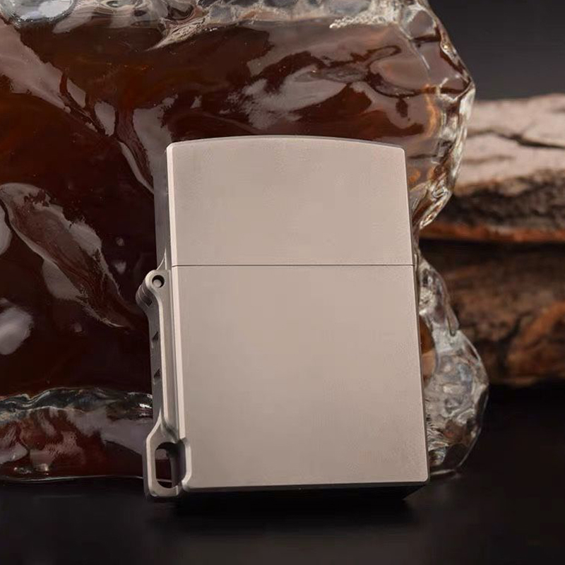 チタンTC4アーマーオイルライター CNCサイドフック強化  - Fire Starting Kit のレビューと価格